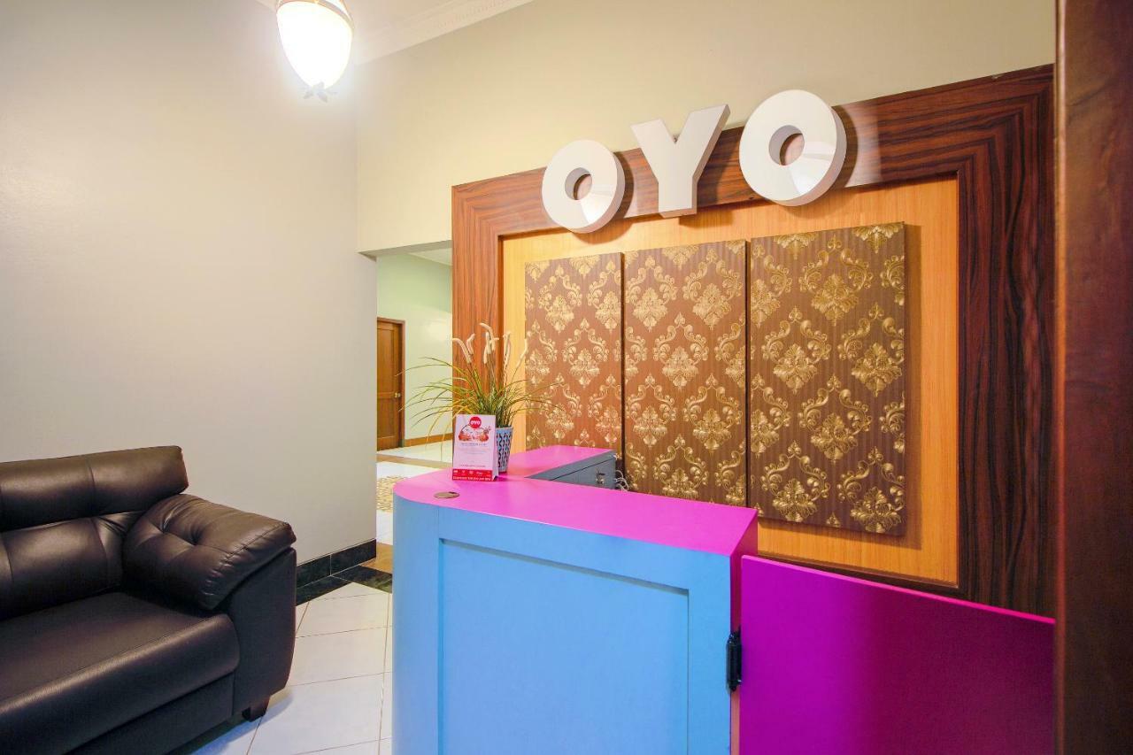 Oyo 1195 The Doctor'S Guest House Syariah Kejayan Exterior foto