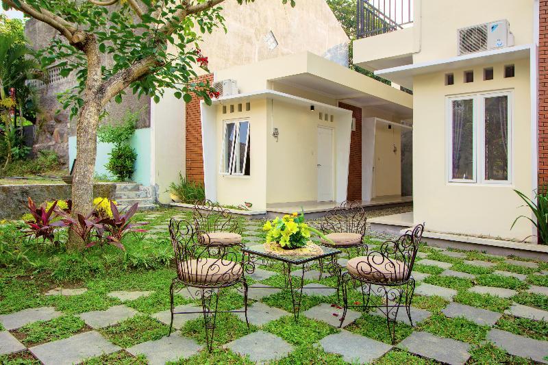 Oyo 1195 The Doctor'S Guest House Syariah Kejayan Exterior foto