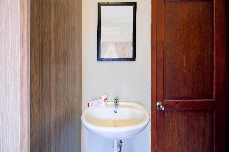 Oyo 1195 The Doctor'S Guest House Syariah Kejayan Exterior foto