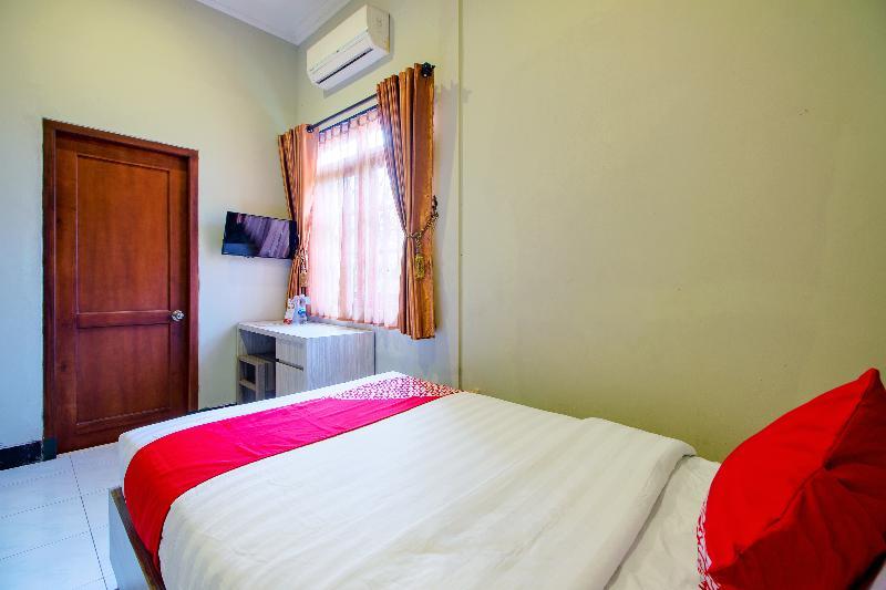 Oyo 1195 The Doctor'S Guest House Syariah Kejayan Exterior foto